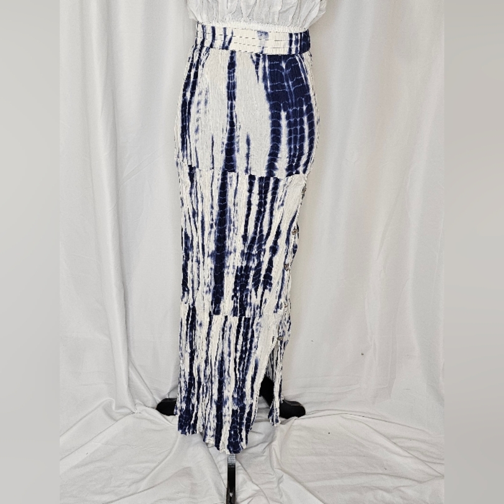 Elegant Blue Tie-Dye Maxi Skirt With Side Slit With Concho Buttons